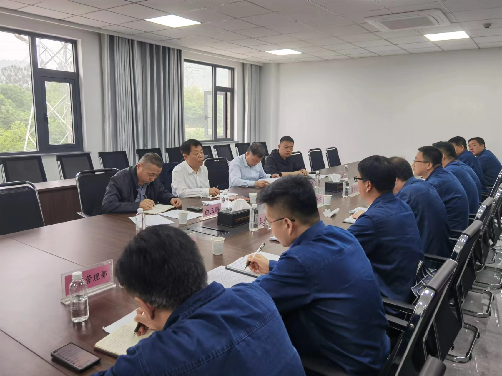 许晓增到汉钢公司组织召开高附加值产品研发推广专题会